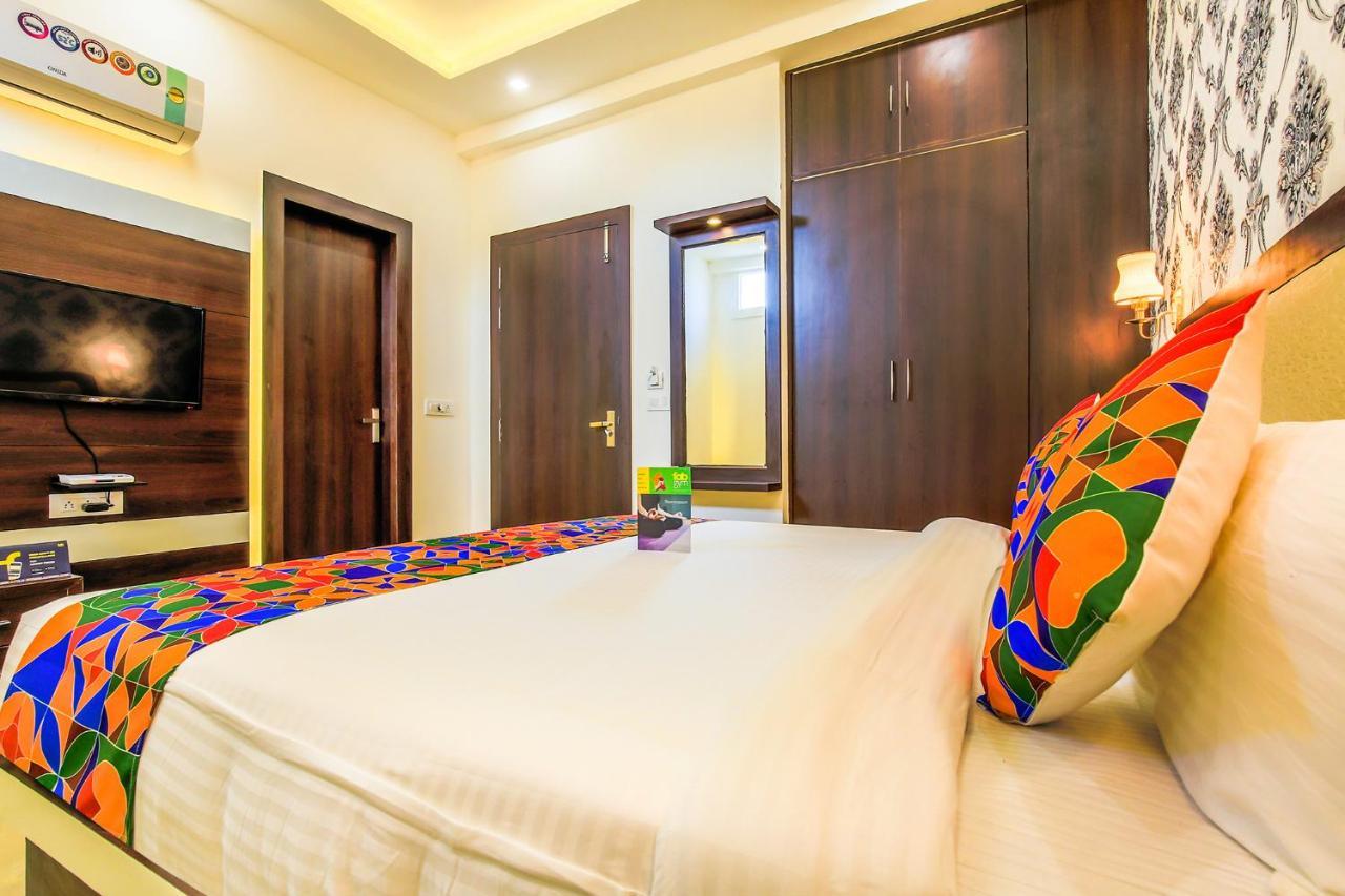 Fabhotel Star Of Taj Restobar Fatehabad Road Agra  Bagian luar foto