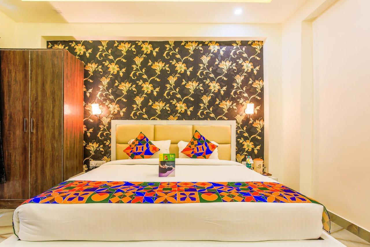 Fabhotel Star Of Taj Restobar Fatehabad Road Agra  Bagian luar foto